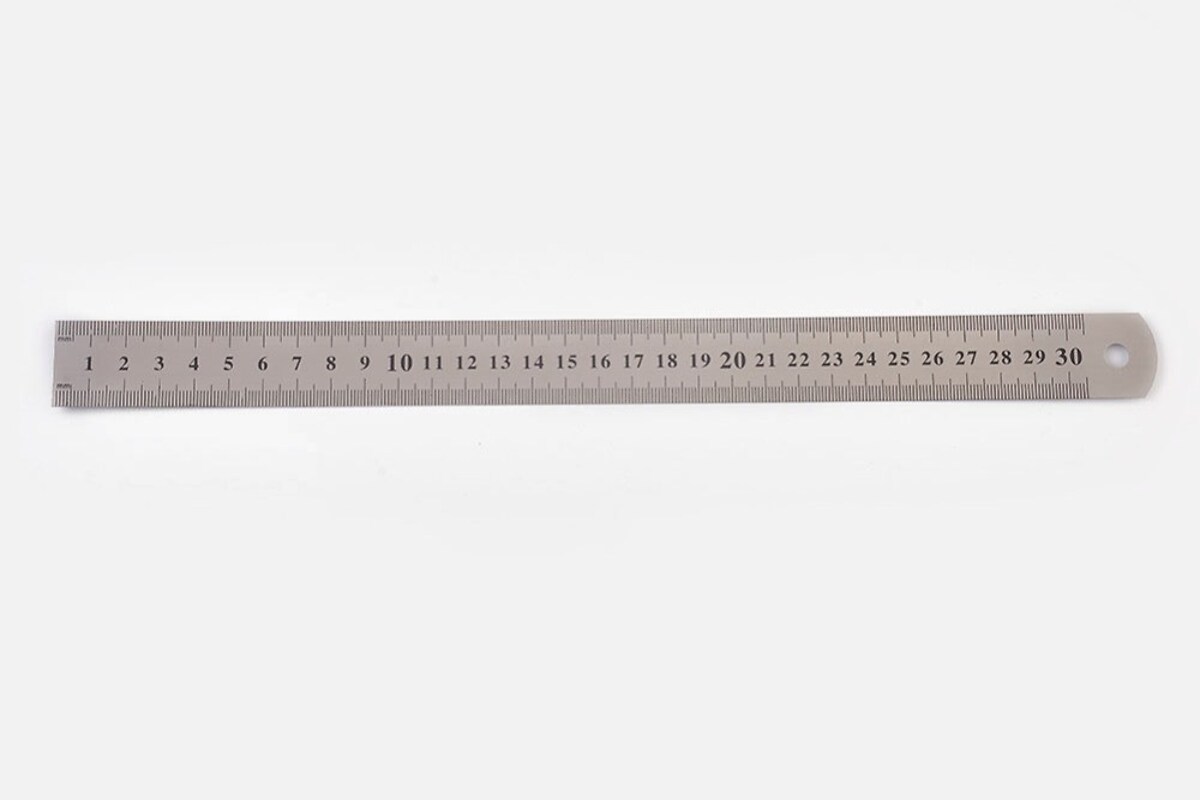 Rigla metalica subtire din otel inoxidabil in centimetri (30cm)