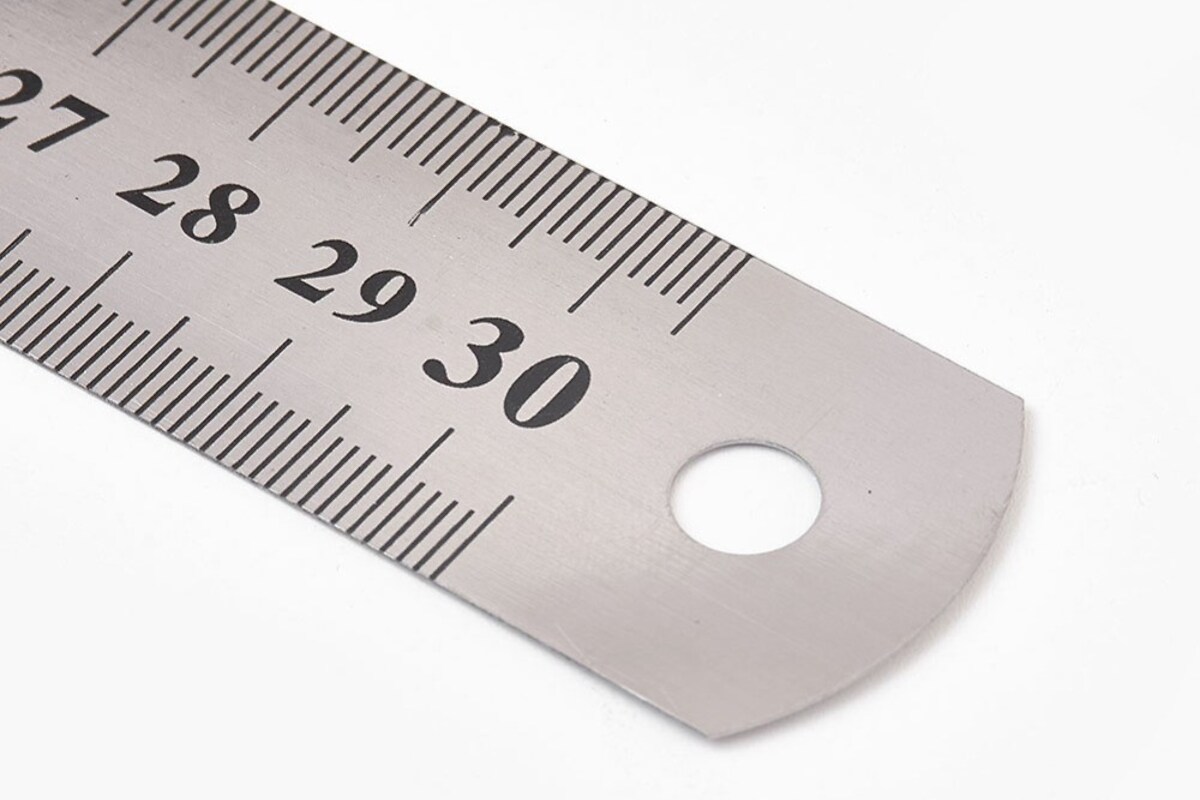 Rigla metalica subtire din otel inoxidabil in centimetri (30cm)