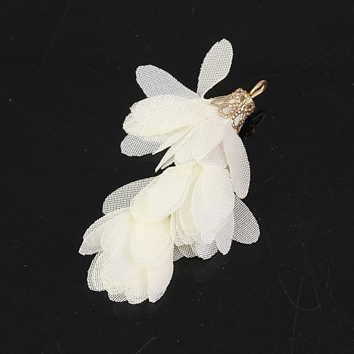 Pandantiv triplu floare si agatatoare aurie 50~52x22~28mm - crem