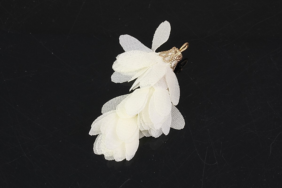 Pandantiv triplu floare si agatatoare aurie 50~52x22~28mm - crem