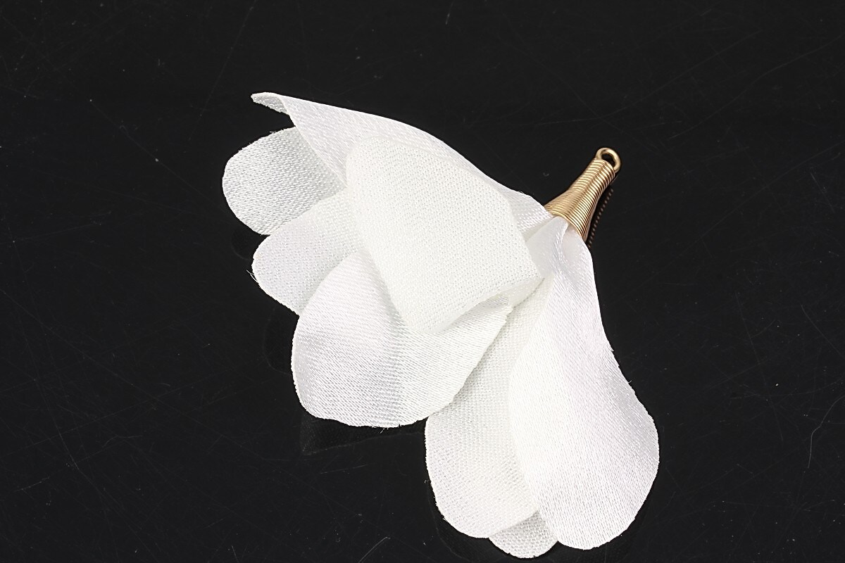 Pandantiv floare lucioasa si agatatoare aurie 55x40mm - alb