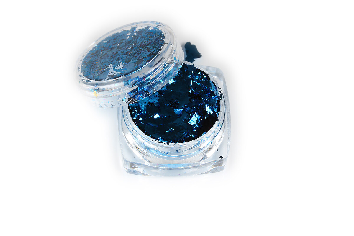 Cutiuta cu fulgi de foita metalica pentru decorarea bijuteriilor din rasina - albastru