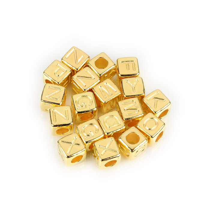 Margele cu litere din plastic, cub 7mm, 100 buc, auriu