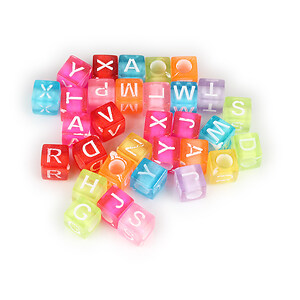 Margele cu litere din plastic, cub 6mm, 100 buc, multicolor