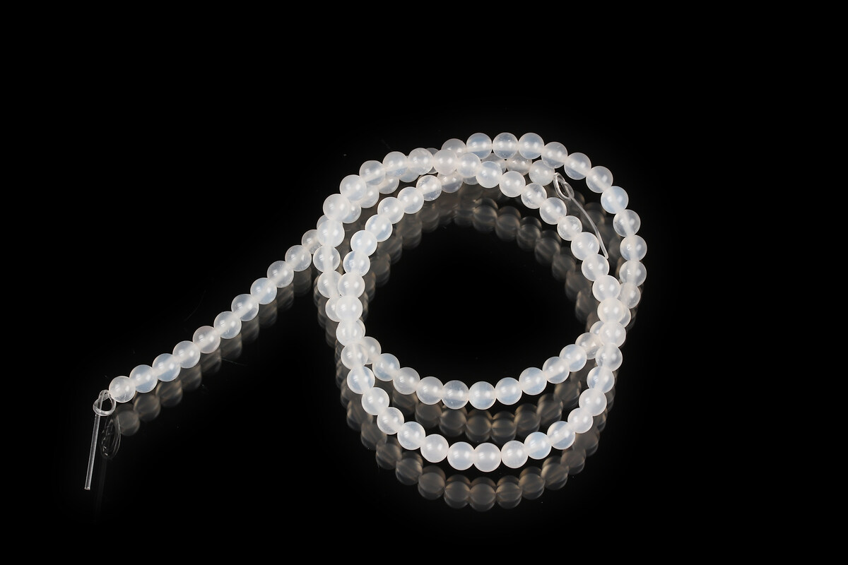 Margele agate albe sfere 4mm (sirag)