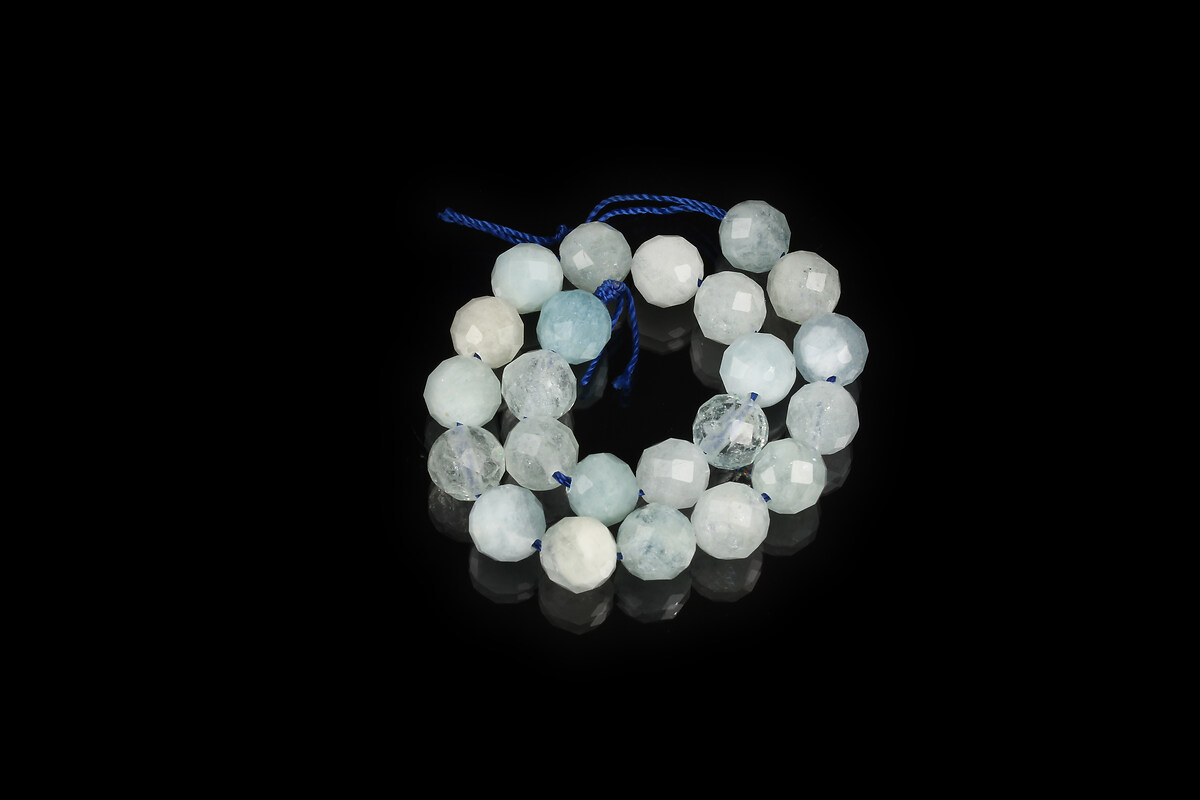 Mărgele scurt aquamarine sfere fatetate 8 mm (sirag)