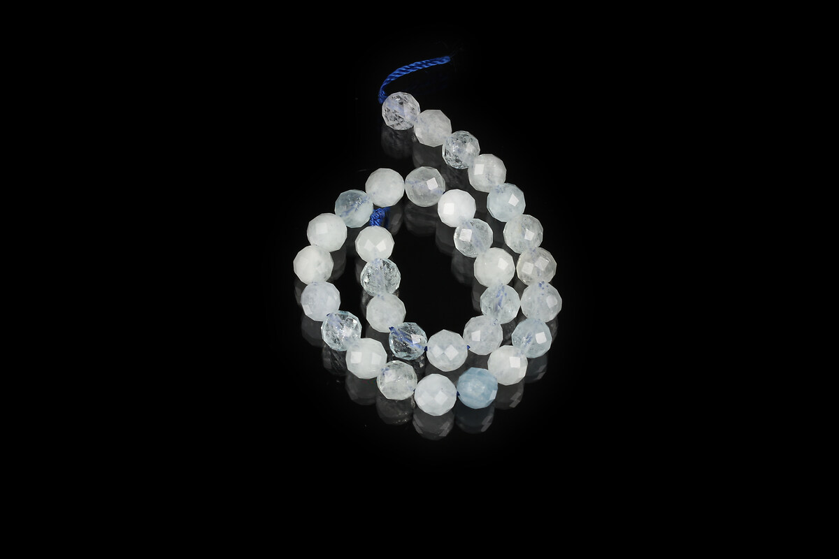 Mărgele scurt aquamarine sfere fatetate 6 mm (sirag)