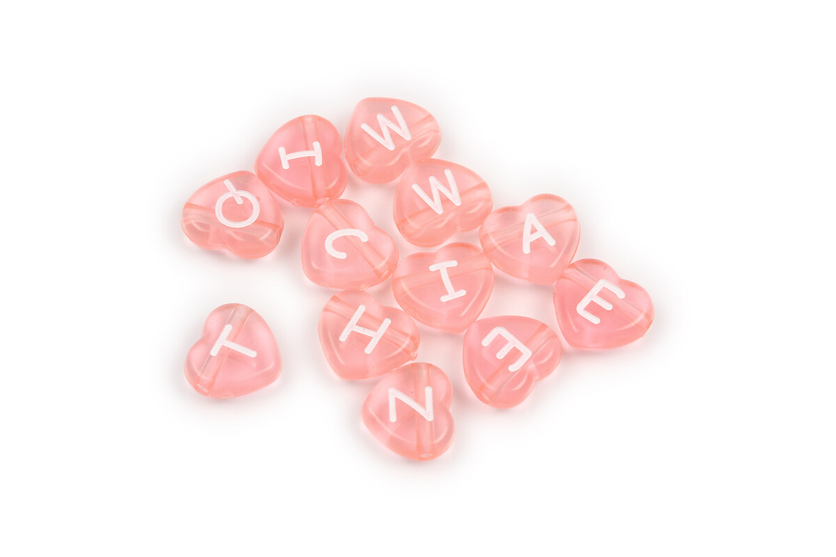 Margele cu litere din plastic, inima 10,5x11,5mm, 100 buc, roz