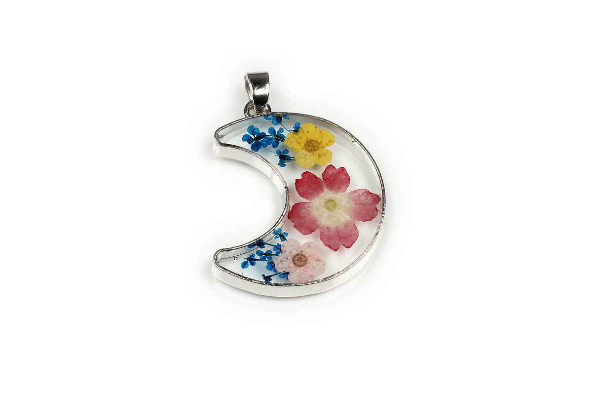 Pandantiv din rasina cu flori uscate in interior 36x29mm