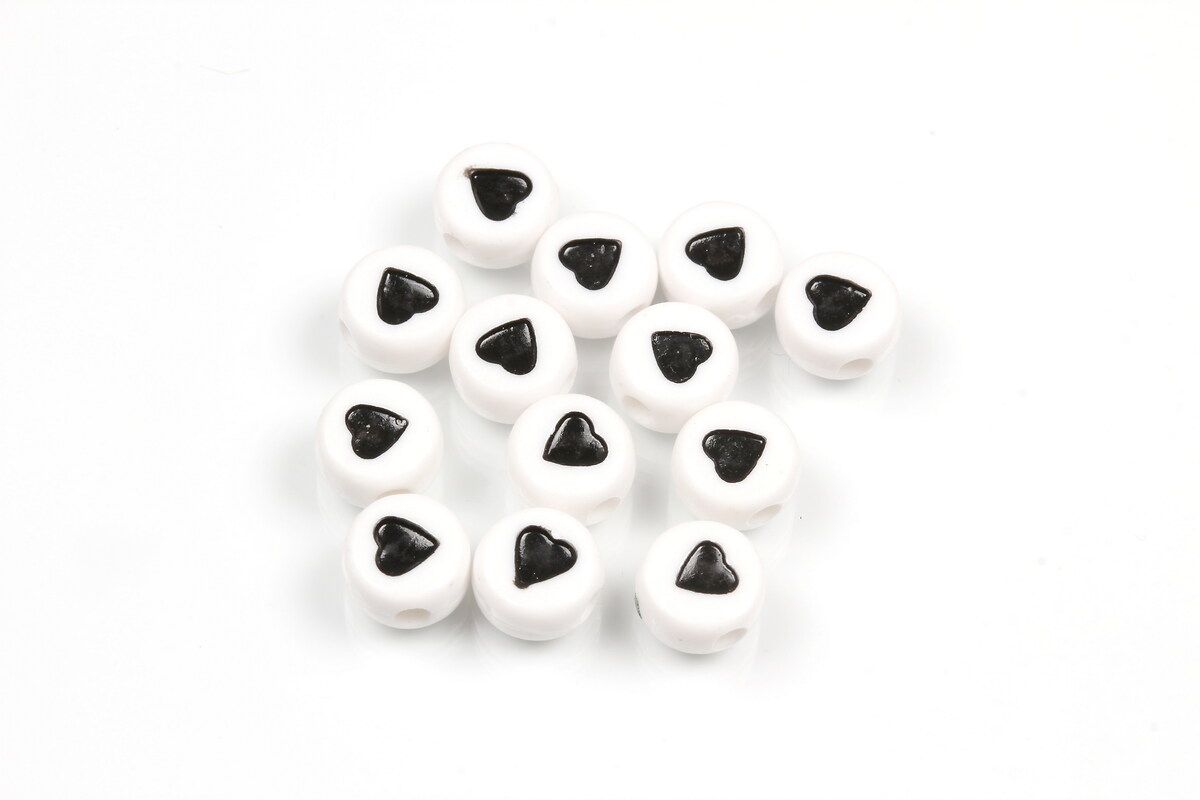 Margele albe din plastic cu inimioara neagra 7mm, 100 buc.
