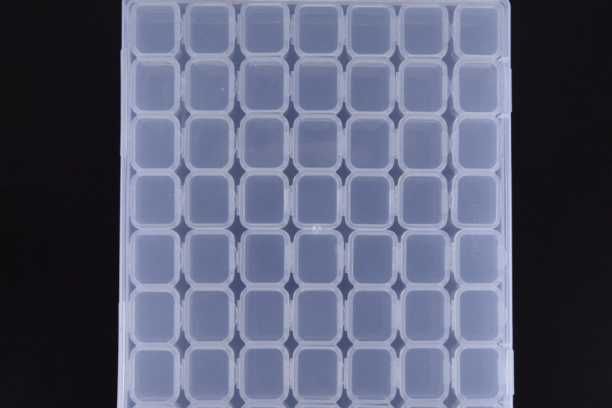 Cutie plastic pentru margele cu 14 cutii a cate 4 compartimente 21x17,5x2,7cm